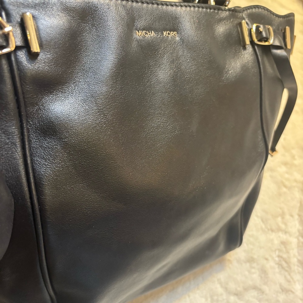 NWT Michael Kors Amelia Tote Black Luxe Leather Medium Top-Zip Crossbody FLAWED - Picture 5 of 16